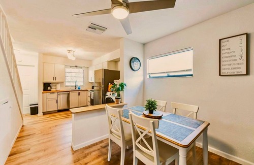 Iona Condo | Sandy Feet Retreat! Minutes to Sanibel and Bunche Beach.