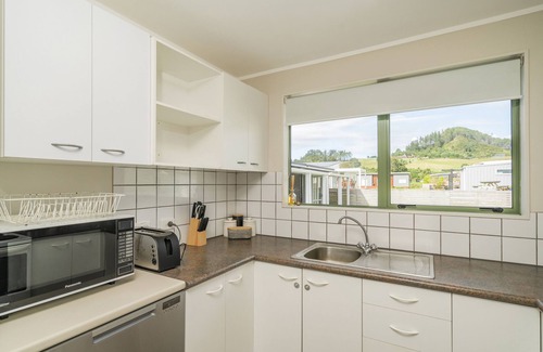 Cooks Beach House | Sandy Feet Retreat - Cooks Beach Holiday Home