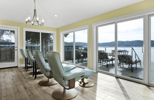 Clear Lake House | Sandy Feet Retreat - Lakefront Retreat With Sand Volleyball Court!