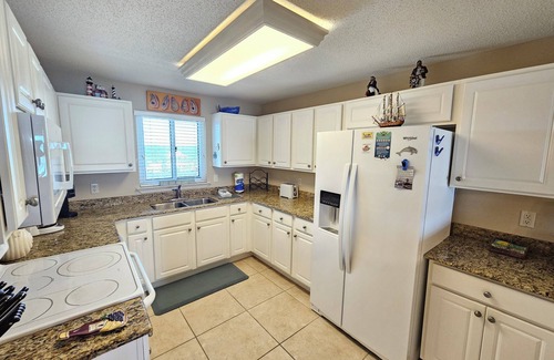 Ono Island Condo | Sandy Key 524: 2 BR/2 BA Gulf Front Condo in Perdido Key, FL Sleeps 6