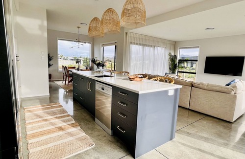 Waihi Beach House | Sandy Palms - Home Away From Home