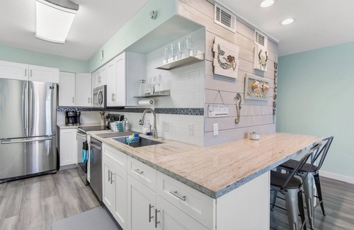 Navarre Beach House | Sandy Paws-Cute 1 bedroom, 1 block from the beach! Sleeps 4. Pup friendly!