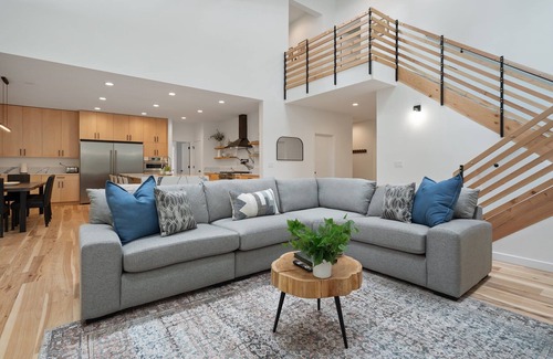 Mount Hood Village House | Sandy River Group Getaway 3