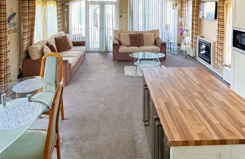 Towyn House | Sandy Shores Lodge
