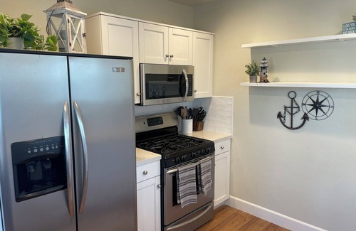 Carpinteria Condo | Sandyland Escape - 2 Bedroom Condo in Carpinteria that is steps from the sand!
