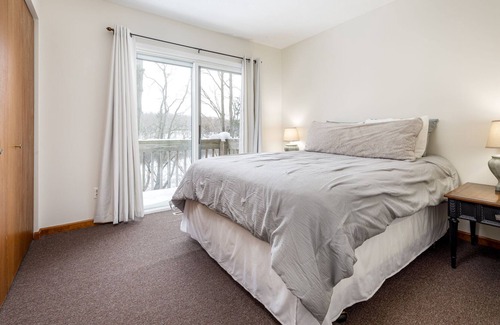 Lake Ann Cottage | Sanford Lake Cottage | Fire Pit | BBQ | AC