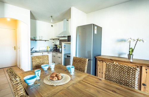 Sanguinet Apartment | Sanguinet beautiful apartment sleeps 4/6 in residence with swimming pool in the center of town and.