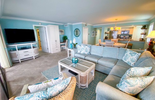 Punta Rassa Condo | Sanibel Harbour Resort Harbour Tower 717: Relaxation awaits you!