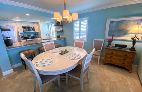 Punta Rassa Condo | Sanibel Harbour Resort Harbour Tower 717: Relaxation awaits you!