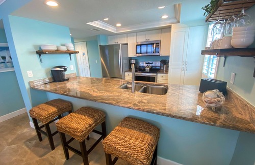 Punta Rassa Condo | Sanibel Harbour Resort Harbour Tower 717: Relaxation awaits you!