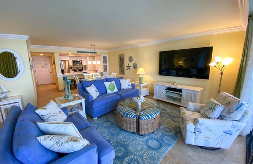 Punta Rassa Condo | Sanibel Harbour Resort Harbour Tower 713: Relaxing in the tropics in this beach themed condo