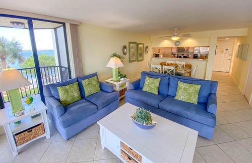 Punta Rassa Condo | Sanibel Harbour Resort Harbour Tower 211: Boasting amazing sunset views from the lanai