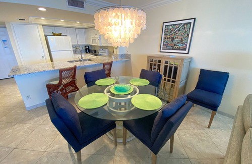 Punta Rassa Condo | Sanibel Harbour Resort Bay View Tower 336: Waterfront condo with breathtaking sunsets.