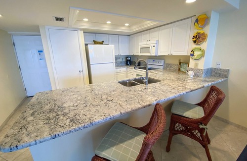 Punta Rassa Condo | Sanibel Harbour Resort Bay View Tower 336: Waterfront condo with breathtaking sunsets.