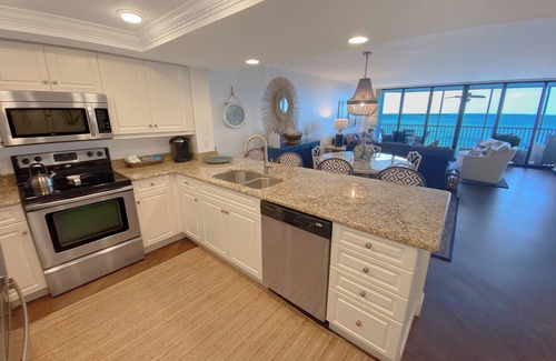 Punta Rassa Apartment | Sanibel Harbour Resort Bay View Tower 334: Fresh nautical theme with Beachfront views