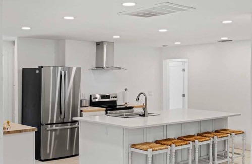 Bright Water House | Sanibel Serenity NEW Gorgeous Near Beach Pool Home