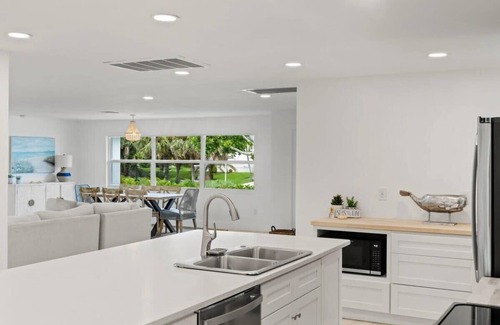 Bright Water House | Sanibel Serenity NEW Gorgeous Near Beach Pool Home
