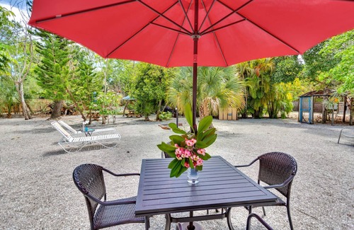 Sanibel Cottage | Sanibel-Style on the East End! Walk to restaurants and the lighthouse. NEW!