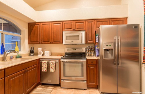 Peaceful Valley Condo | *SANITIZED* Regency Spectacular Views/2 BR Condo/COM Pool/Old Town Scottsdale