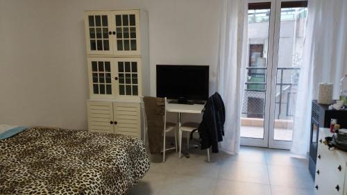 Sanremo Centre Apartment | Sanremo GRANDE camera matrimoniale con ampio balcone centralissima