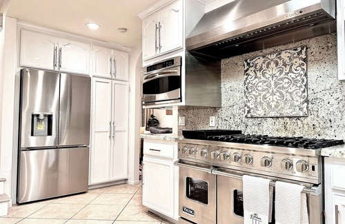 Floral Park House | Santa Ana Royal prestige home/pool-spa resort style/Disneyland/Beaches/16guest