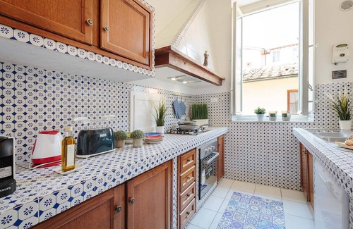 Lucca Historical Center Apartment | SANTA CROCE Apartment, Central and Convenient