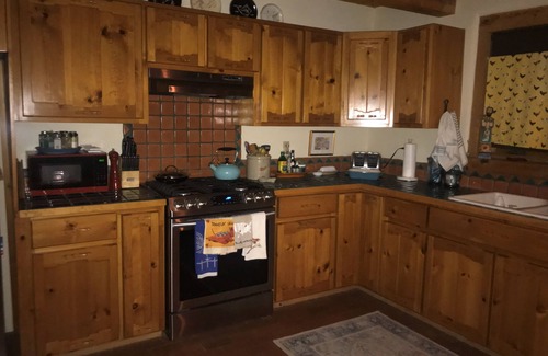Eldorado at Santa Fe House | Santa Fe charm with Eldorado space, quiet, mountain views and dark skies.