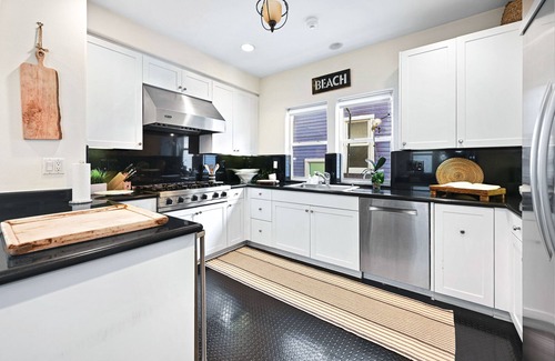 Downtown House | Santa Monica Beach Front 3 Story Home, 2024 Renovated