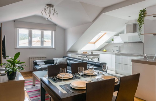 O Milladoiro Apartment | "SantaMaría III" New and modern penthouse 4km from Santiago, with WiFi-Netflix-HBO