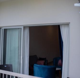 Negombo Apartment | Santorini 2BR Resort Apt - Negombo Beach & Airport