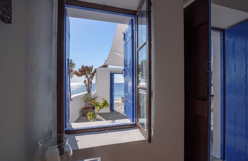 Kamari Apartment | Santorini Crystal Blue