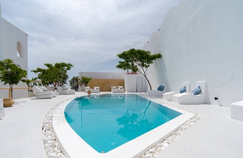 Kamari Apartment | Santorini Crystal Blue