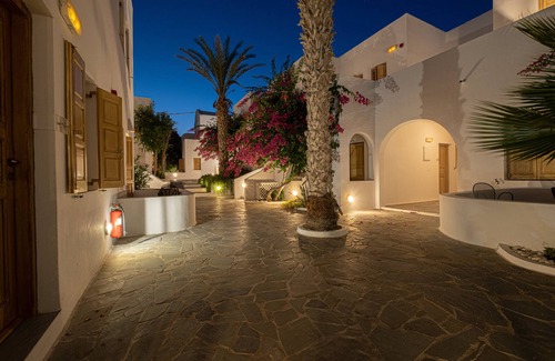 Kamari Apartment | Santorini Crystal Blue