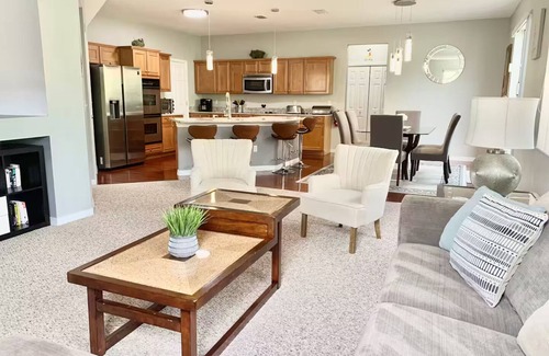 Briargrove House | Santos Vacation Villa 12 miles to Disney Spring