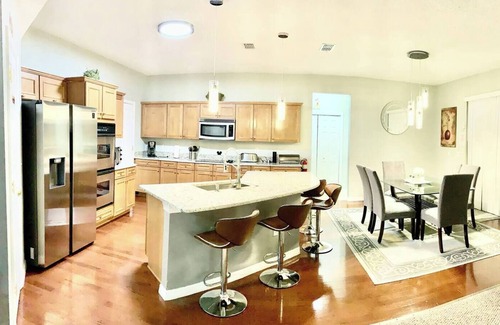 Briargrove House | Santos Vacation Villa 12 miles to Disney Spring