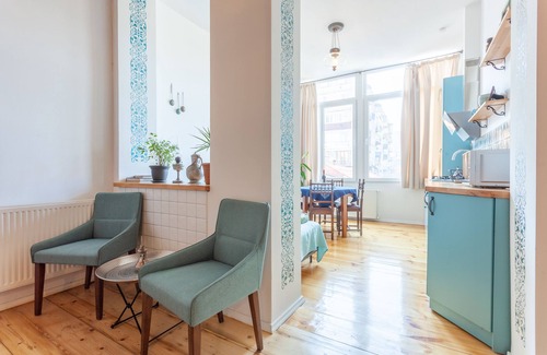 mtatsminda Apartment | Saperavi-Artisan designed flat in perfect location