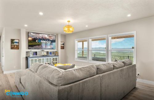 Sweetwater House | Sapphire 66 Porch Views King Bed