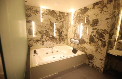 Bhopal Hotel | Sapphire Blue