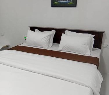 Ella Bed & Breakfast | Sapphire emerald cabana