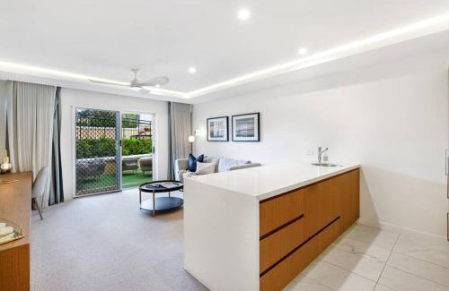 Cairns Central Business District Apartment | Sapphire Suite - Central Boutique Resort Vibes