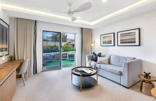 Cairns Central Business District Apartment | Sapphire Suite - Central Boutique Resort Vibes
