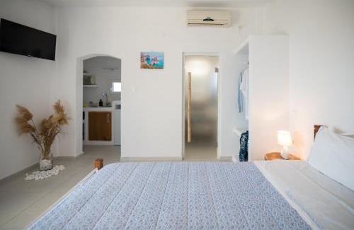 Milos Apartment | Sarantis Suites & Apartments