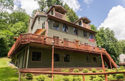 Saratoga Springs House | Saratoga Lake Huge 6BR + Private Boathouse