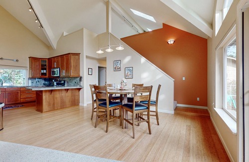 Coupeville House | Saratoga Passage waterview home with sunrise view, bbq and deck