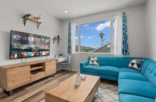 Point Loma Heights House | Saratoga Sunset - Rooftop - Sleek - Walk to Beach