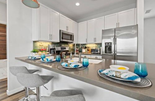 Point Loma Heights House | Saratoga Sunset - Rooftop - Sleek - Walk to Beach