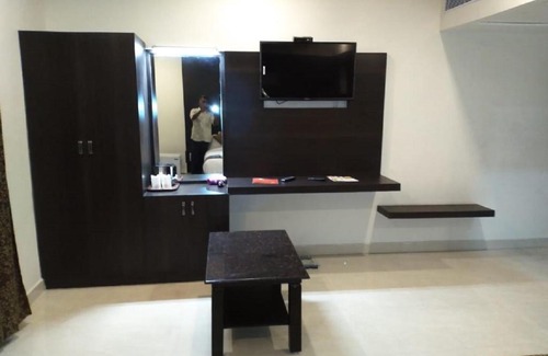 Madurai Hotel | saravanaa residency