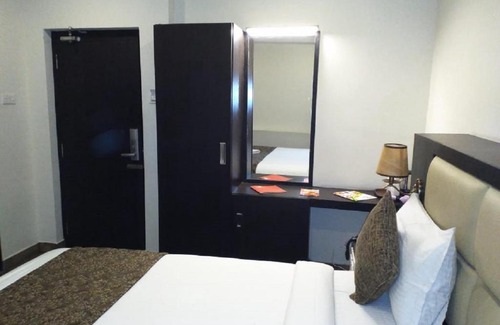 Madurai Hotel | saravanaa residency
