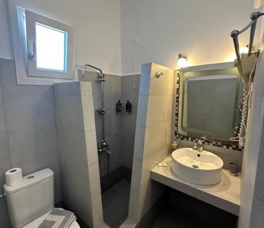 Kimolos House | Sardis Rooms