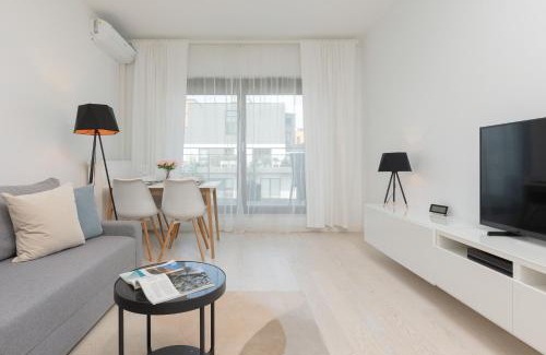 Wilanow Apartment | Sarmacka Apartment with Balcony Warsaw Wilanów by Noclegi Renters
